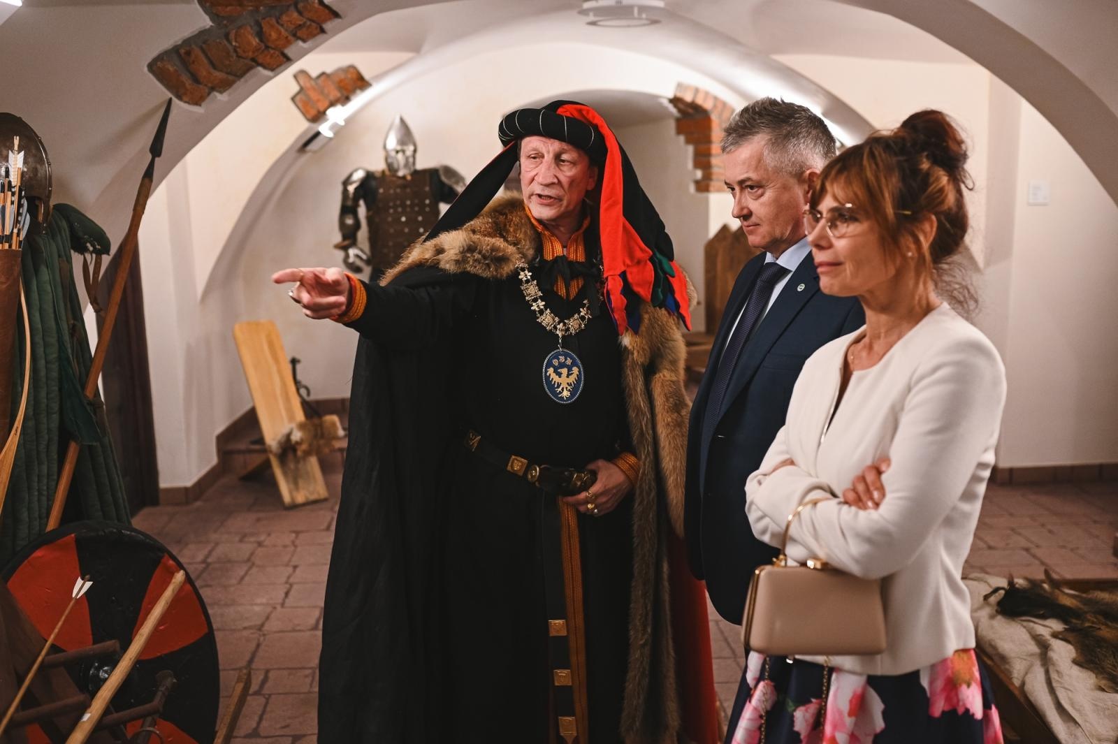 Zdjęcie w galerii na portalu naszraciborz.pl: Gaude Mater Polonia na otwarcie domu książęcego raciborskiego zamku wiadomości z regionu