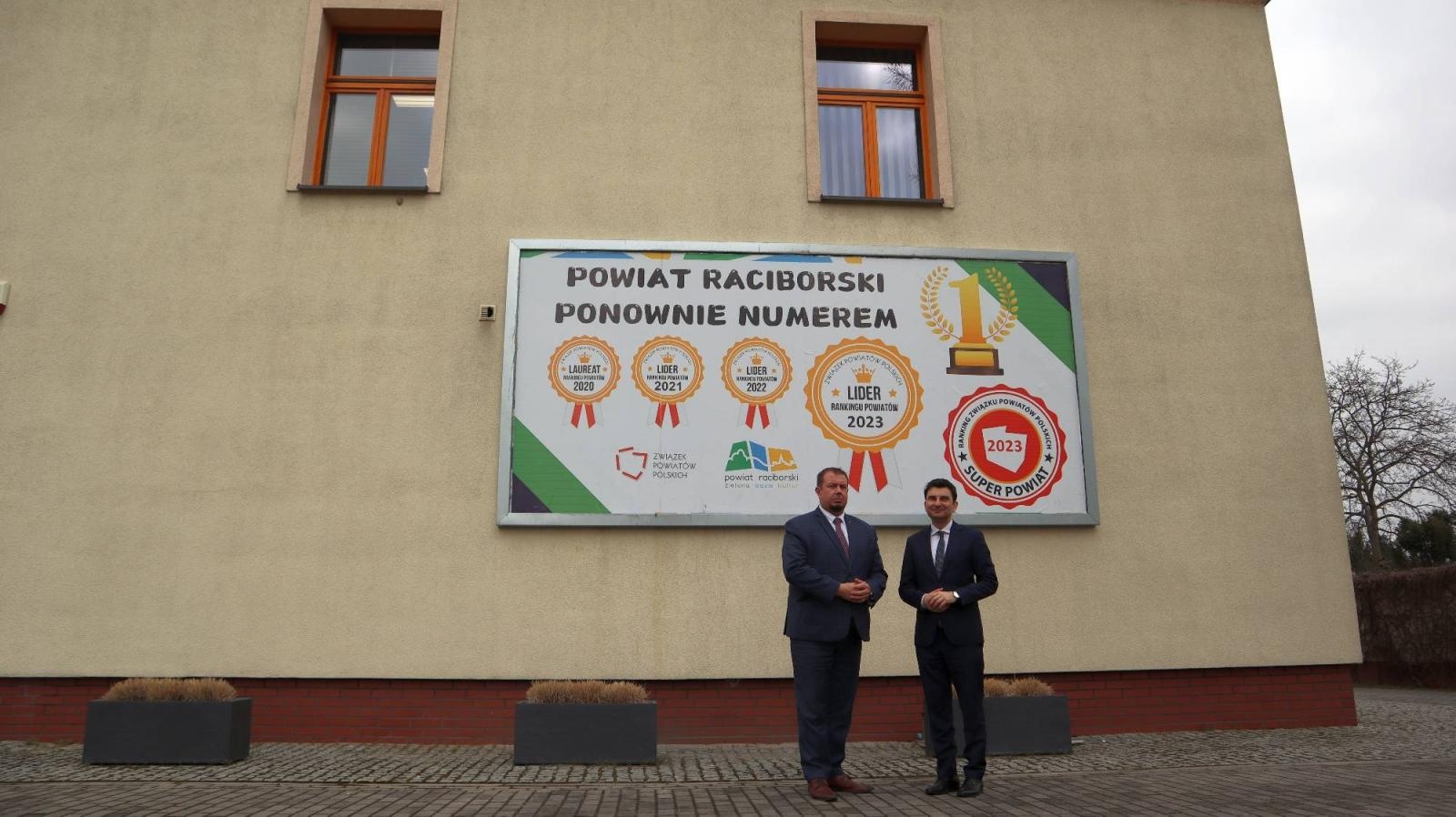 Zdjęcie w galerii na portalu naszraciborz.pl: Wojewoda śląski z roboczą wizytą w Starostwie Powiatowym wiadomości z regionu