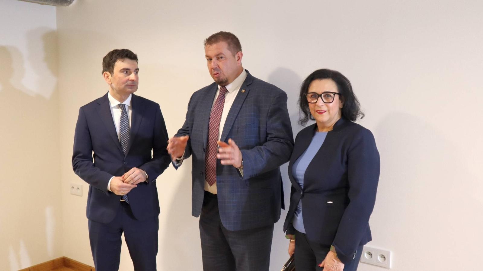 Zdjęcie w galerii na portalu naszraciborz.pl: Wojewoda śląski z roboczą wizytą w Starostwie Powiatowym wiadomości z regionu