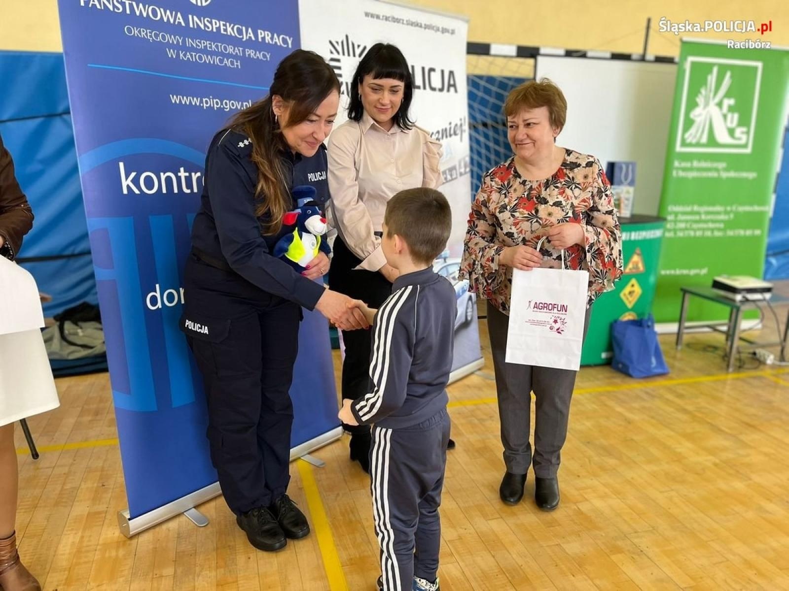 Zdjęcie w galerii na portalu naszraciborz.pl: Dzień bezpieczeństwa w Pietrowicach Wielkich wiadomości z regionu