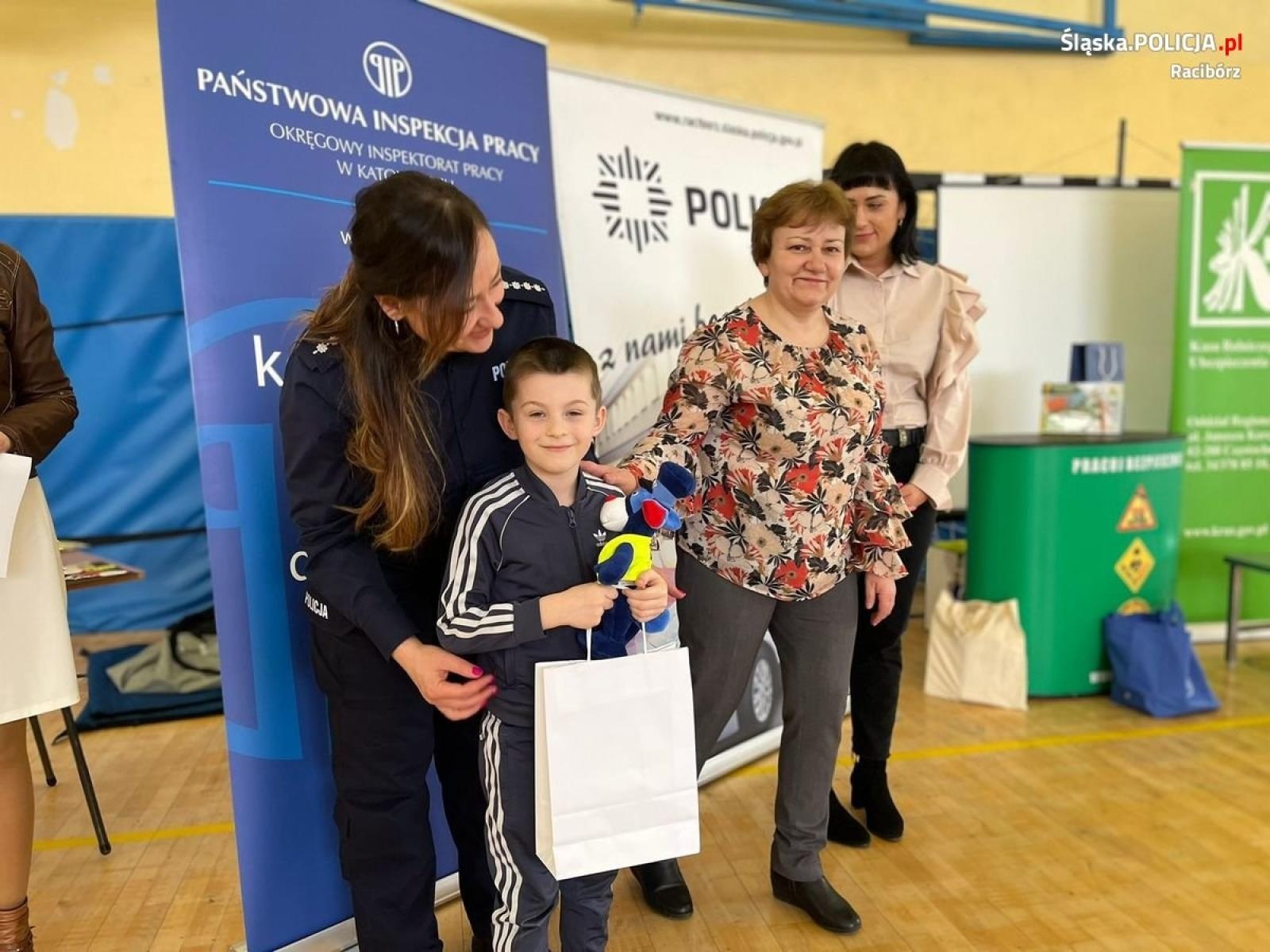 Zdjęcie w galerii na portalu naszraciborz.pl: Dzień bezpieczeństwa w Pietrowicach Wielkich wiadomości z regionu