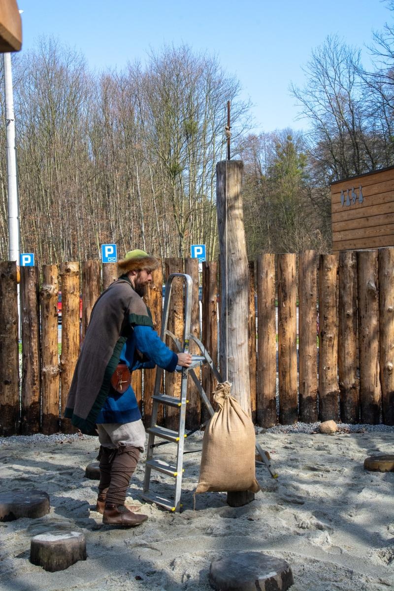 Zdjęcie w galerii na portalu naszraciborz.pl: Owady w skali makro i średniowieczny tor zabaw. Drengowie i Arboretum zadbało o nowe atrakcje lasu Obora wiadomości z regionu