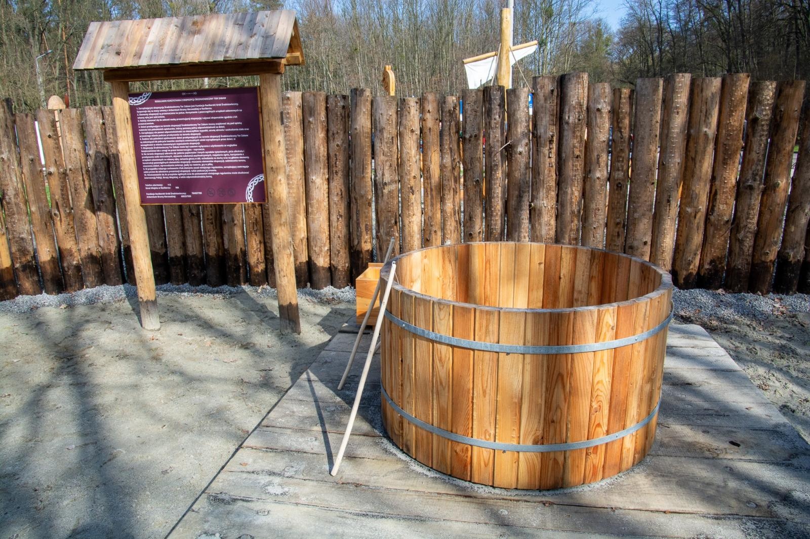 Zdjęcie w galerii na portalu naszraciborz.pl: Owady w skali makro i średniowieczny tor zabaw. Drengowie i Arboretum zadbało o nowe atrakcje lasu Obora wiadomości z regionu