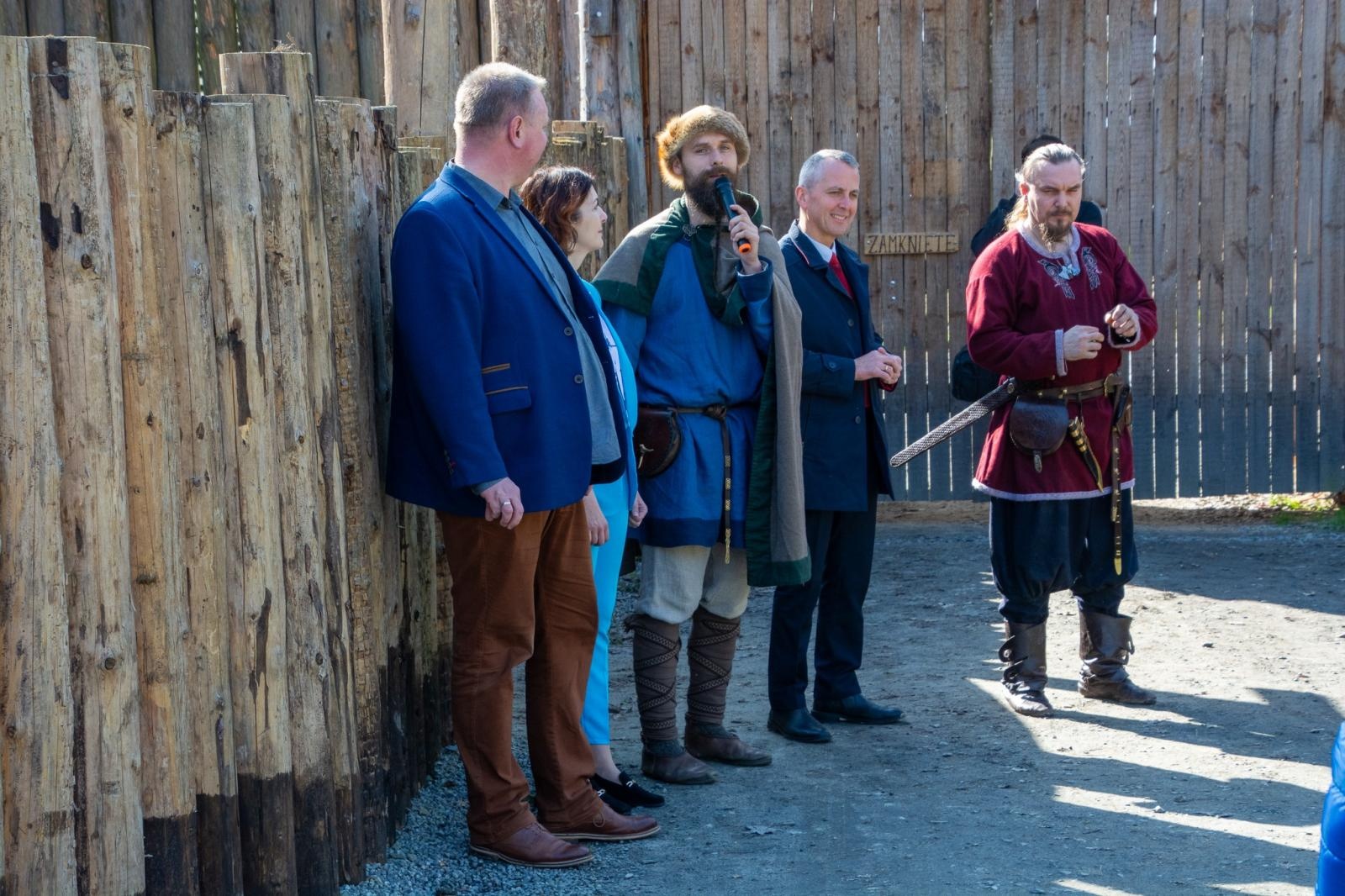 Zdjęcie w galerii na portalu naszraciborz.pl: Owady w skali makro i średniowieczny tor zabaw. Drengowie i Arboretum zadbało o nowe atrakcje lasu Obora wiadomości z regionu