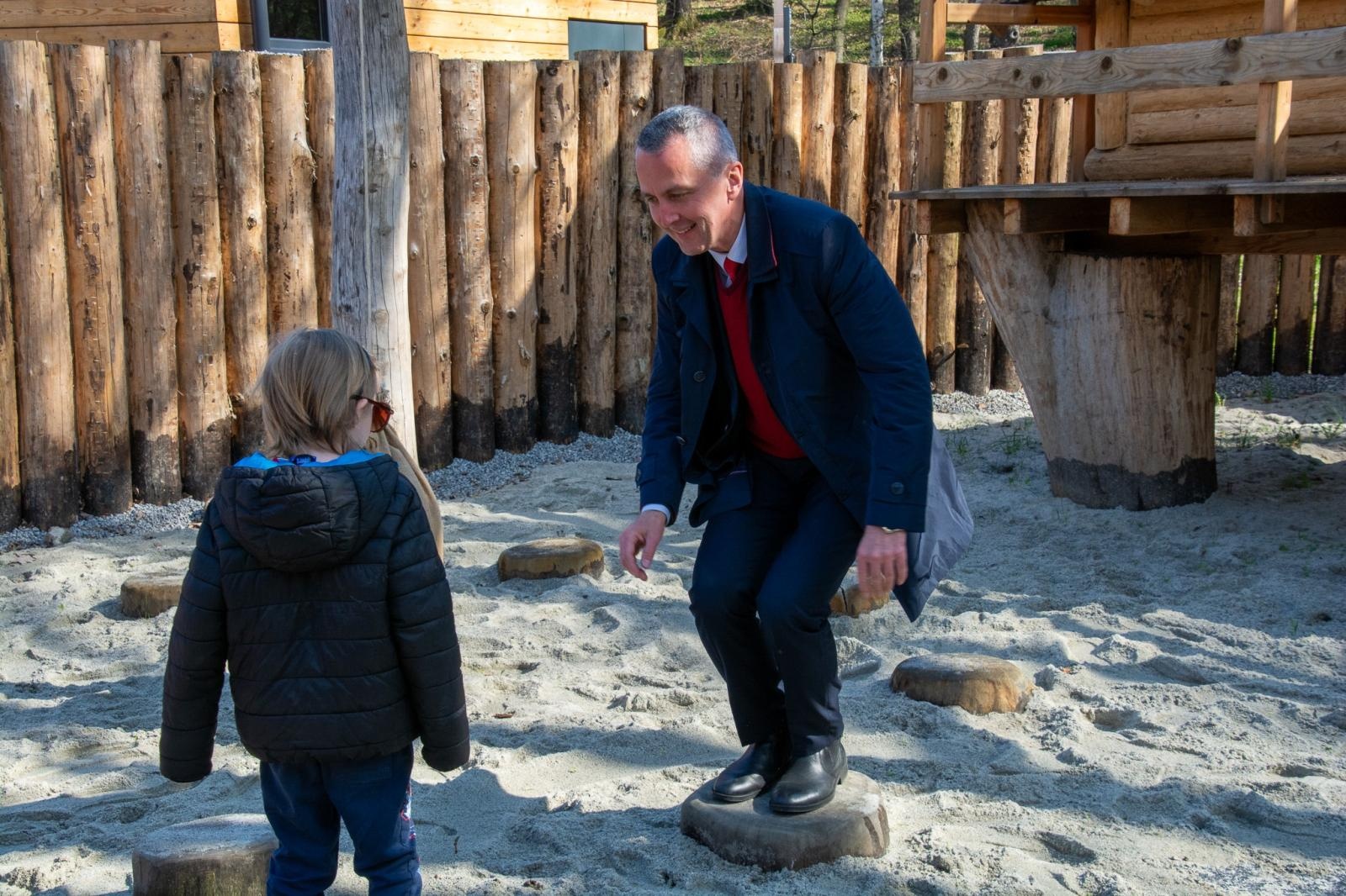 Zdjęcie w galerii na portalu naszraciborz.pl: Owady w skali makro i średniowieczny tor zabaw. Drengowie i Arboretum zadbało o nowe atrakcje lasu Obora wiadomości z regionu