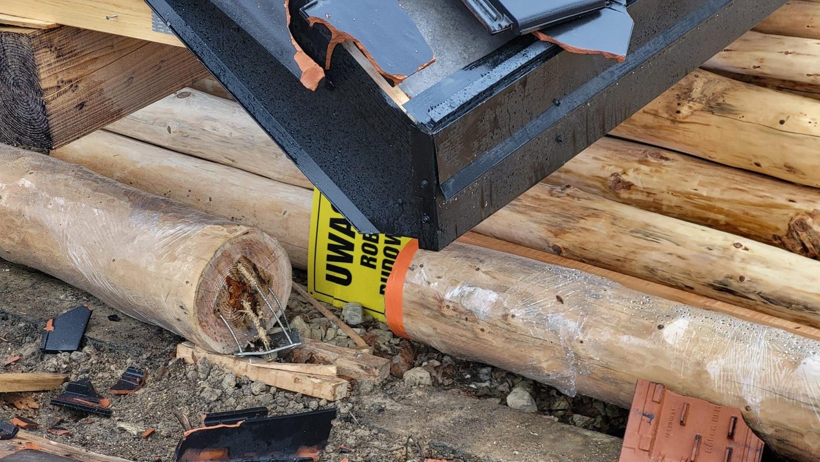 Zdjęcie w galerii na portalu naszraciborz.pl: Runęła niedokończona wiata na terenie zagrody żubrów w Brzeziu wiadomości z regionu