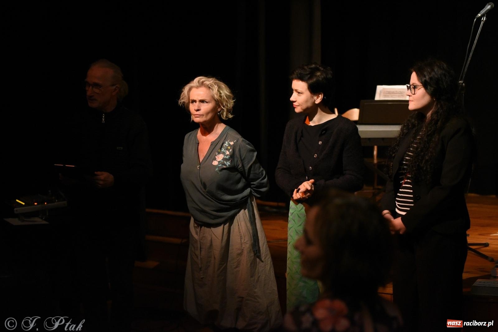 Zdjęcie w galerii na portalu naszraciborz.pl: Wokół Herberta, czyli potęga smaku, albo sztuczny miód w Strzesze wiadomości z regionu