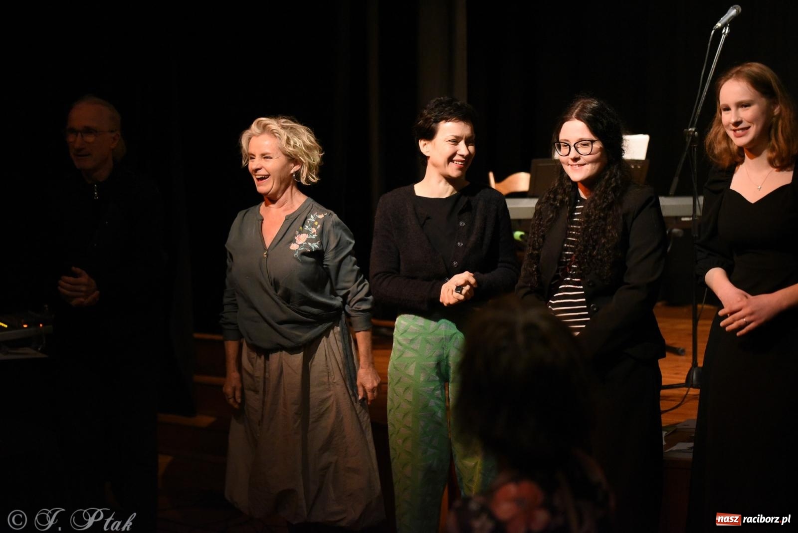 Zdjęcie w galerii na portalu naszraciborz.pl: Wokół Herberta, czyli potęga smaku, albo sztuczny miód w Strzesze wiadomości z regionu