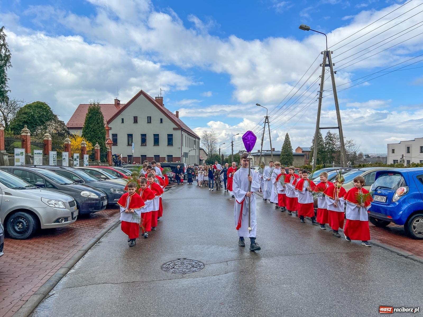 Zdjęcie w galerii na portalu naszraciborz.pl: Niedziela Palmowa. W Kościele katolickim rozpoczyna się Wielki Tydzień, w Brzeziu procesja wiadomości z regionu