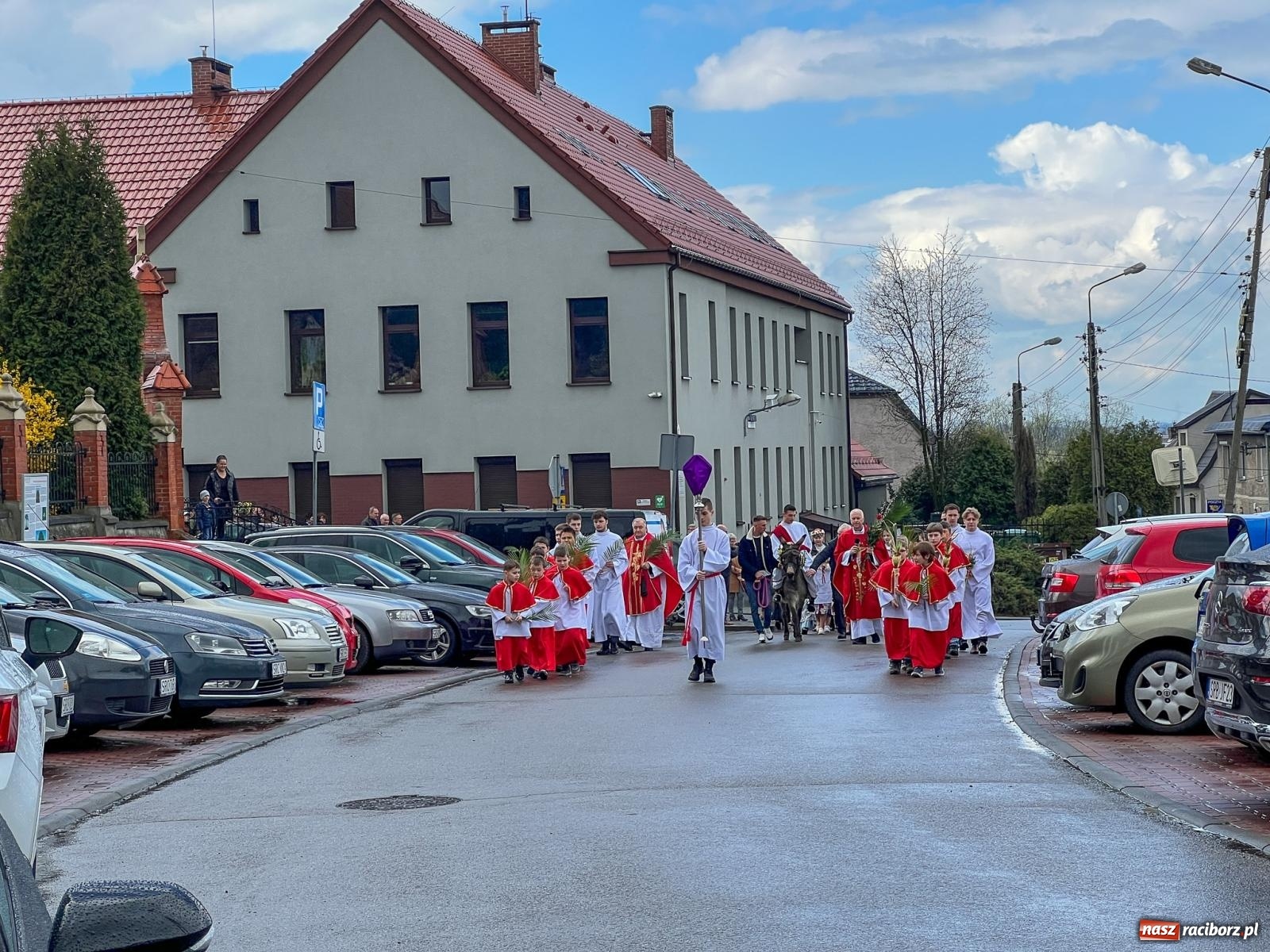 Zdjęcie w galerii na portalu naszraciborz.pl: Niedziela Palmowa. W Kościele katolickim rozpoczyna się Wielki Tydzień, w Brzeziu procesja wiadomości z regionu