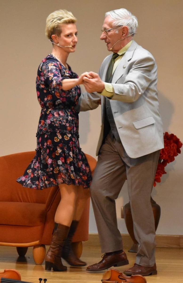 Zdjęcie w galerii na portalu naszraciborz.pl: Dobra rozrywka powróciła na zamkową scenę wiadomości z regionu