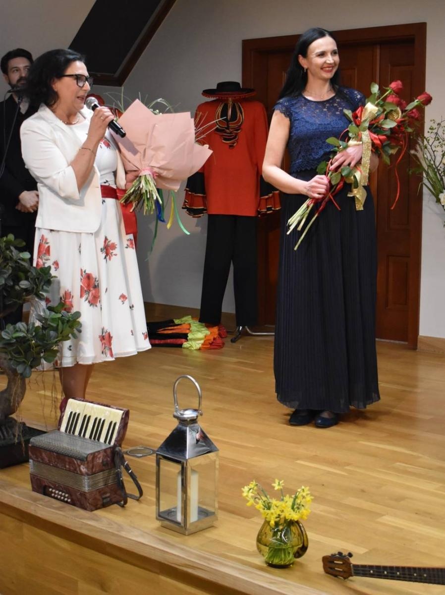 Zdjęcie w galerii na portalu naszraciborz.pl: Dobra rozrywka powróciła na zamkową scenę wiadomości z regionu