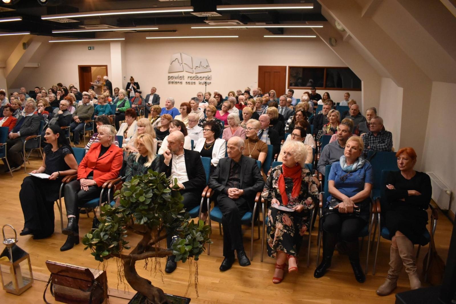 Zdjęcie w galerii na portalu naszraciborz.pl: Dobra rozrywka powróciła na zamkową scenę wiadomości z regionu