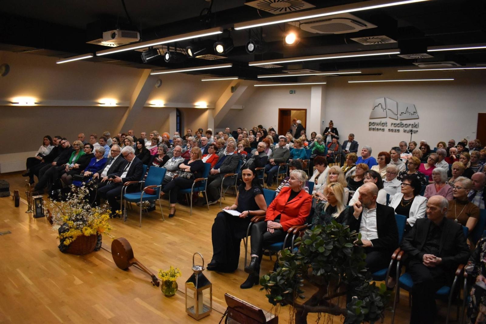 Zdjęcie w galerii na portalu naszraciborz.pl: Dobra rozrywka powróciła na zamkową scenę wiadomości z regionu