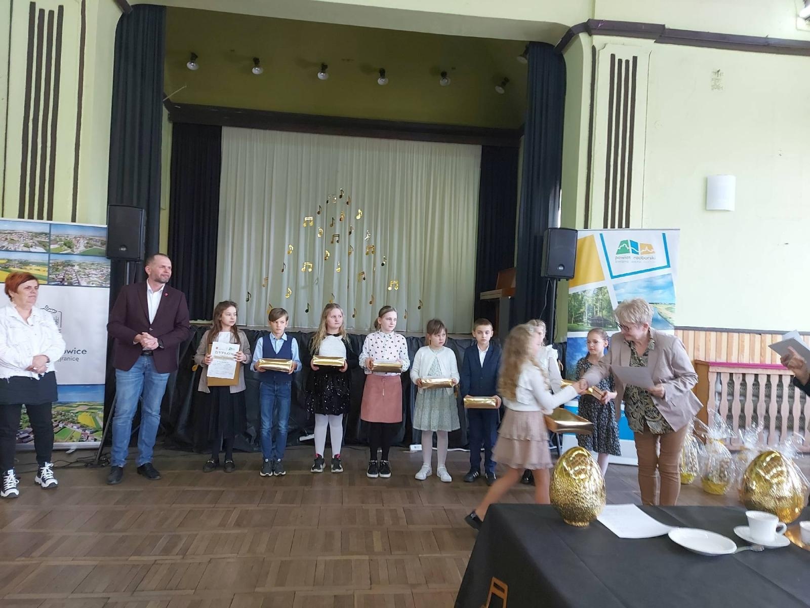 Zdjęcie w galerii na portalu naszraciborz.pl: Śpiewajmy Panu. Powiatowy konkurs piosenki religijnej w Borucinie wiadomości z regionu