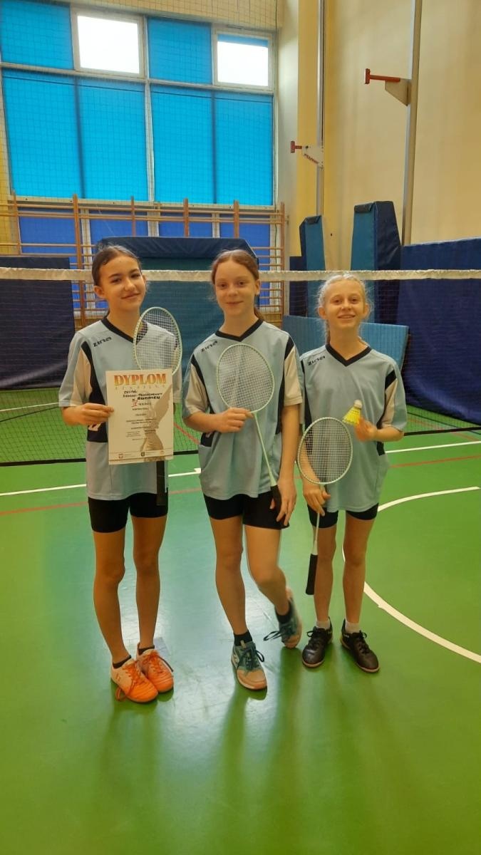 Zdjęcie w galerii na portalu naszraciborz.pl: Awans uczniów z Rudnika do finału wojewódzkiego w badmintonie wiadomości z regionu