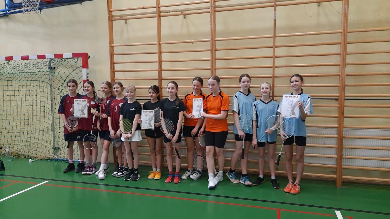 Zdjęcie w galerii na portalu naszraciborz.pl: Awans uczniów z Rudnika do finału wojewódzkiego w badmintonie wiadomości z regionu