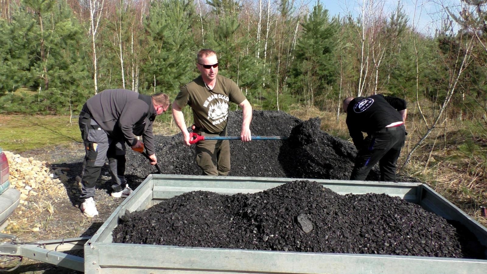 Zdjęcie w galerii na portalu naszraciborz.pl: Wędkarze wzięli się za wiosenne porządki na Babiczoku wiadomości z regionu