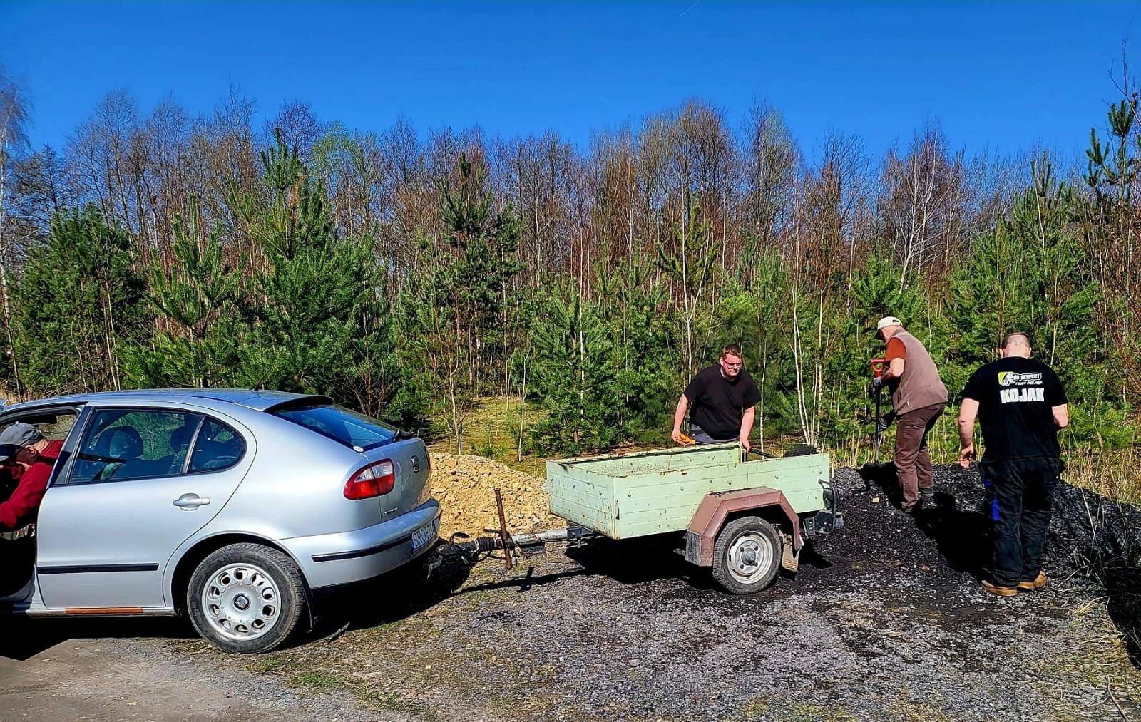 Zdjęcie w galerii na portalu naszraciborz.pl: Wędkarze wzięli się za wiosenne porządki na Babiczoku wiadomości z regionu