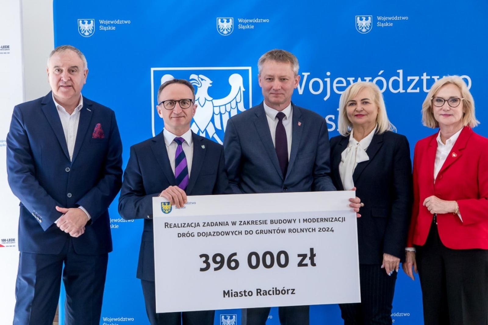 Zdjęcie w galerii na portalu naszraciborz.pl: Raciborskie samorządy dostały wsparcie na drogi dojazdowe do gruntów rolnych wiadomości z regionu