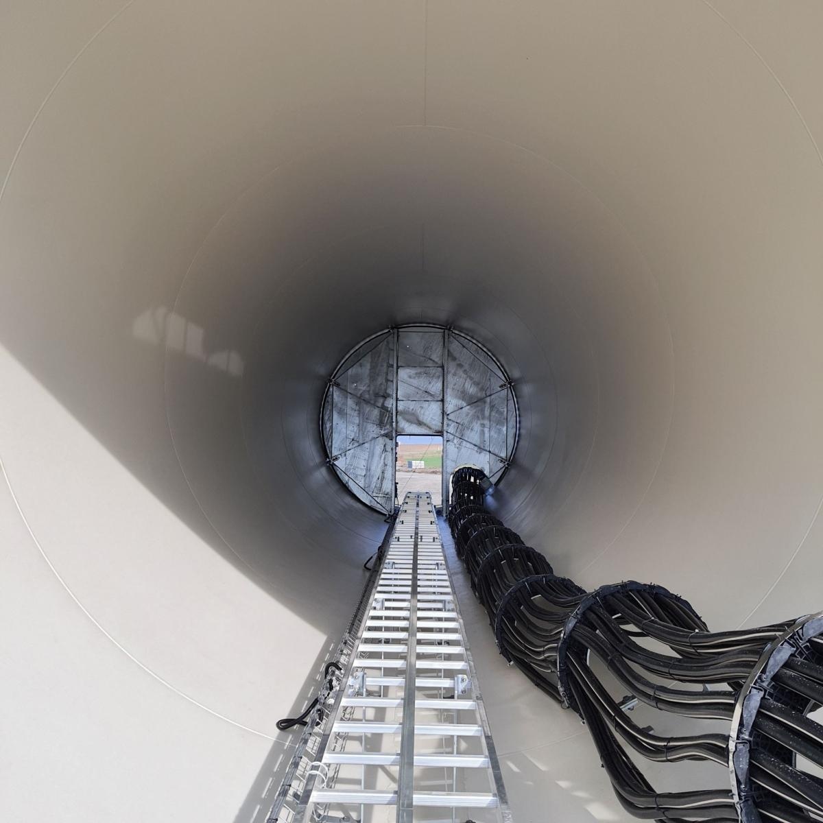 Zdjęcie w galerii na portalu naszraciborz.pl: Transport farmy wiatrowej Racibórz zakończony. Do czerwca potrwa montaż wiatraków wiadomości z regionu