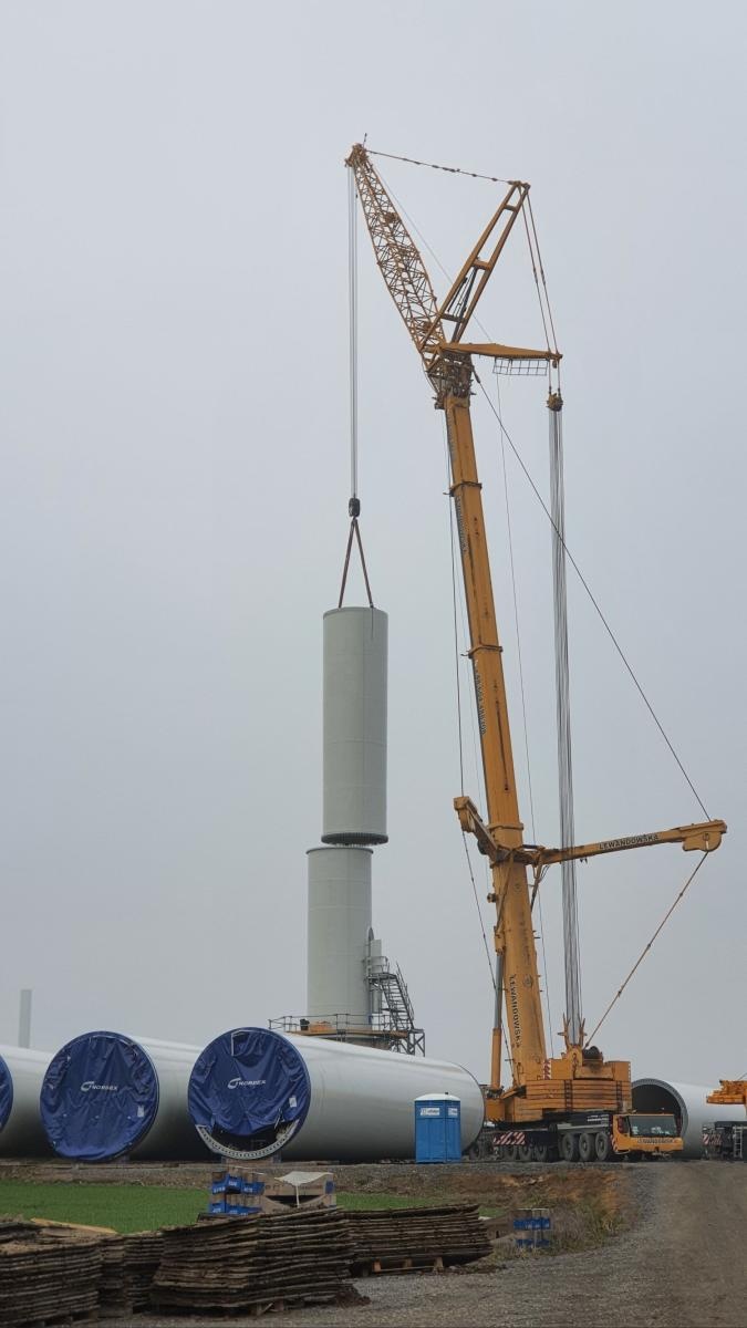 Zdjęcie w galerii na portalu naszraciborz.pl: Transport farmy wiatrowej Racibórz zakończony. Do czerwca potrwa montaż wiatraków wiadomości z regionu