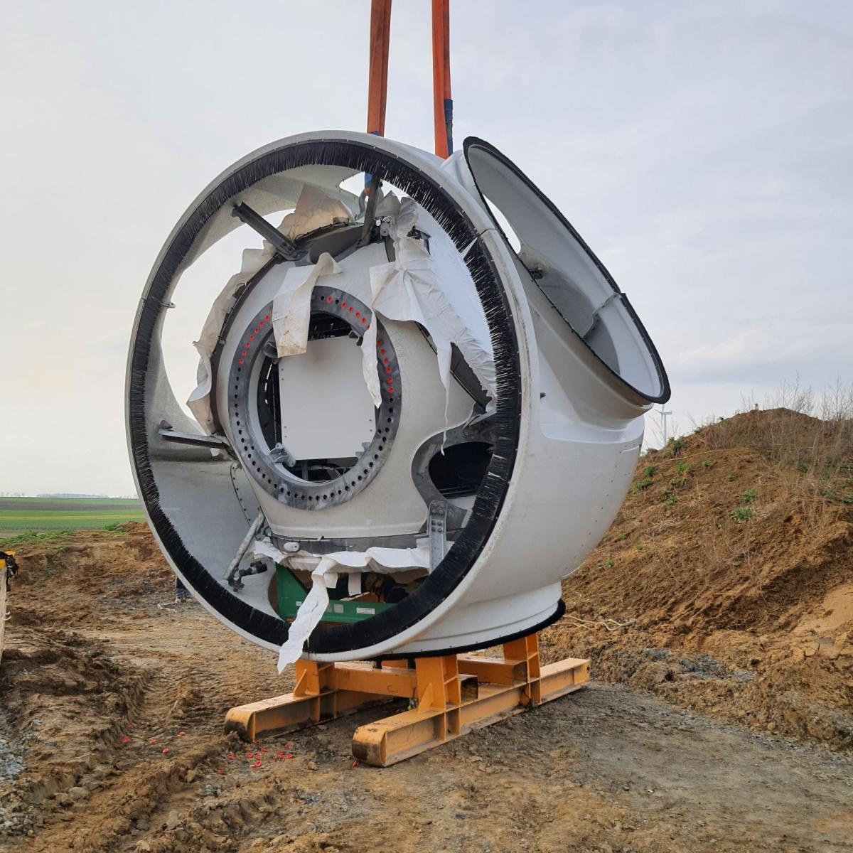 Zdjęcie w galerii na portalu naszraciborz.pl: Transport farmy wiatrowej Racibórz zakończony. Do czerwca potrwa montaż wiatraków wiadomości z regionu