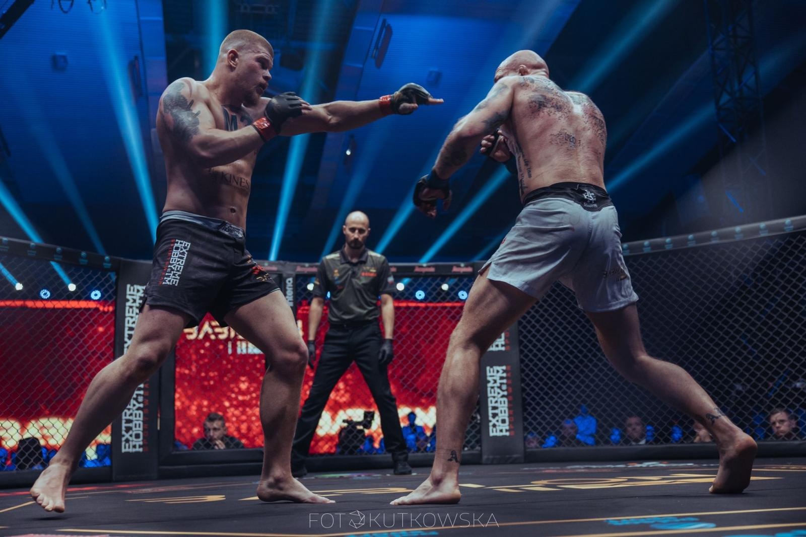 Zdjęcie w galerii na portalu naszraciborz.pl: Zwycięski zawodowy debiut Kamila Woźnego wiadomości z regionu