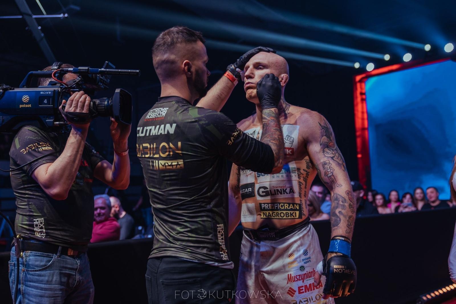 Zdjęcie w galerii na portalu naszraciborz.pl: Zwycięski zawodowy debiut Kamila Woźnego wiadomości z regionu