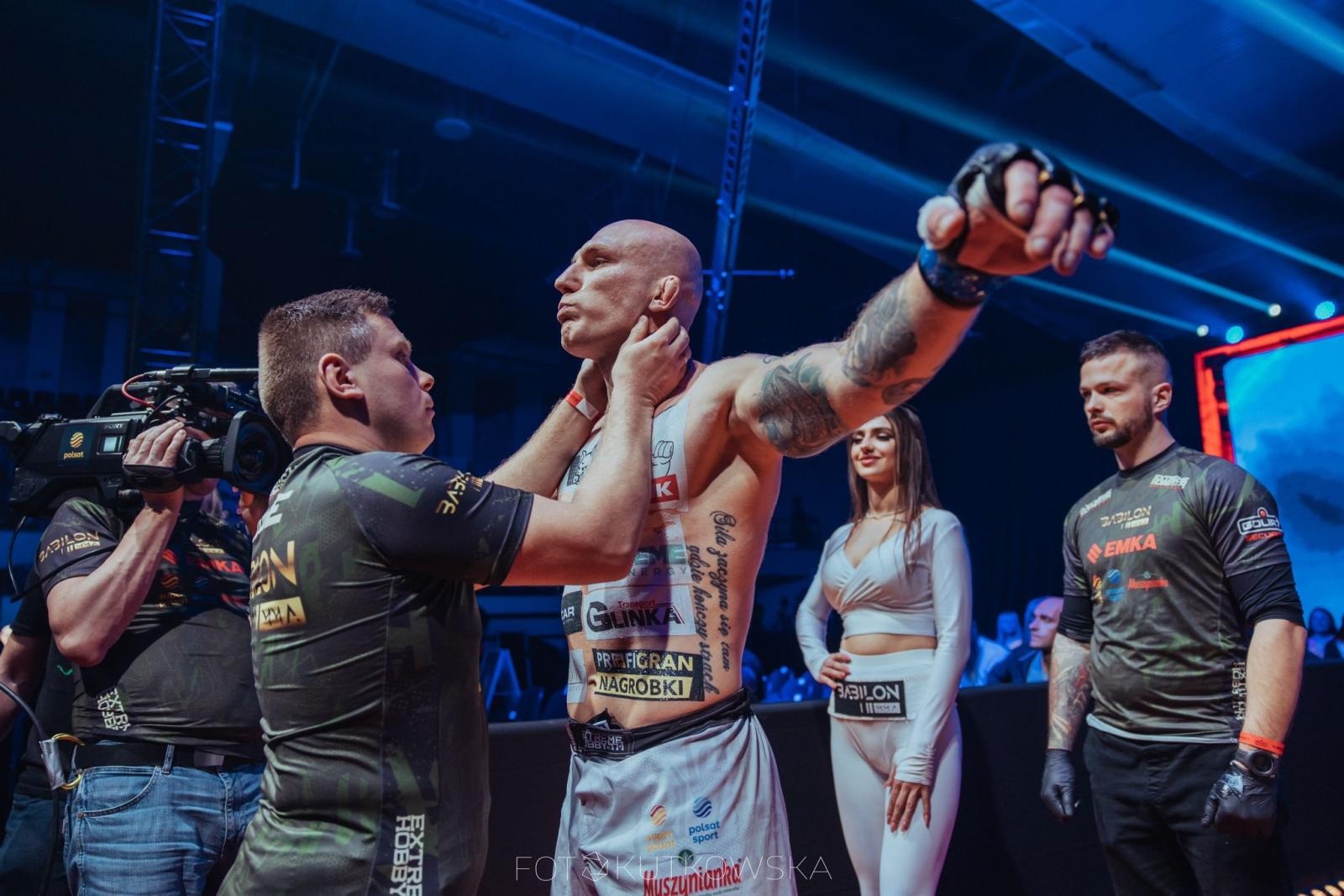 Zdjęcie w galerii na portalu naszraciborz.pl: Zwycięski zawodowy debiut Kamila Woźnego wiadomości z regionu