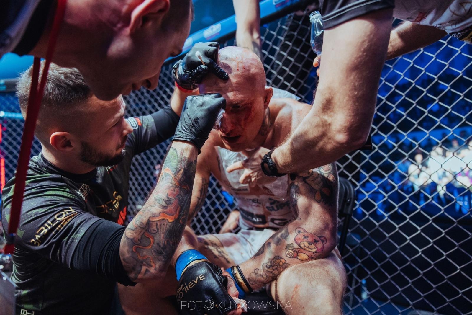 Zdjęcie w galerii na portalu naszraciborz.pl: Zwycięski zawodowy debiut Kamila Woźnego wiadomości z regionu