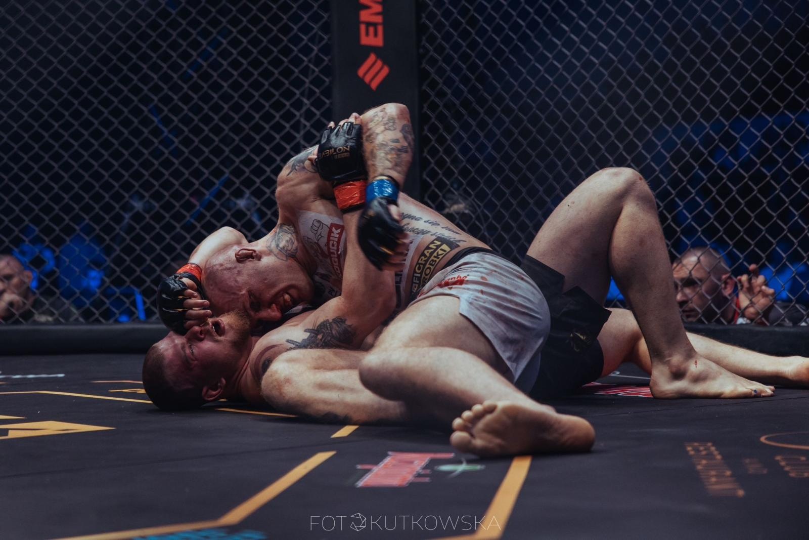 Zdjęcie w galerii na portalu naszraciborz.pl: Zwycięski zawodowy debiut Kamila Woźnego wiadomości z regionu