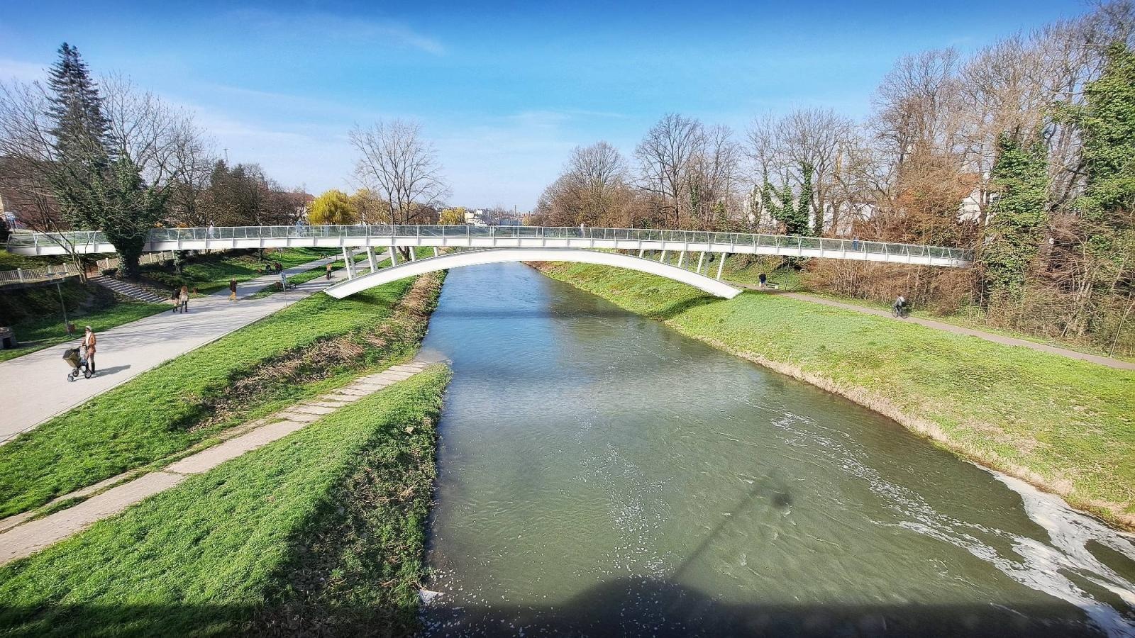 Zdjęcie w galerii na portalu naszraciborz.pl: Włodarze pokazali kolejne wizualizacje, tym razem kładki nad Odrą wiadomości z regionu