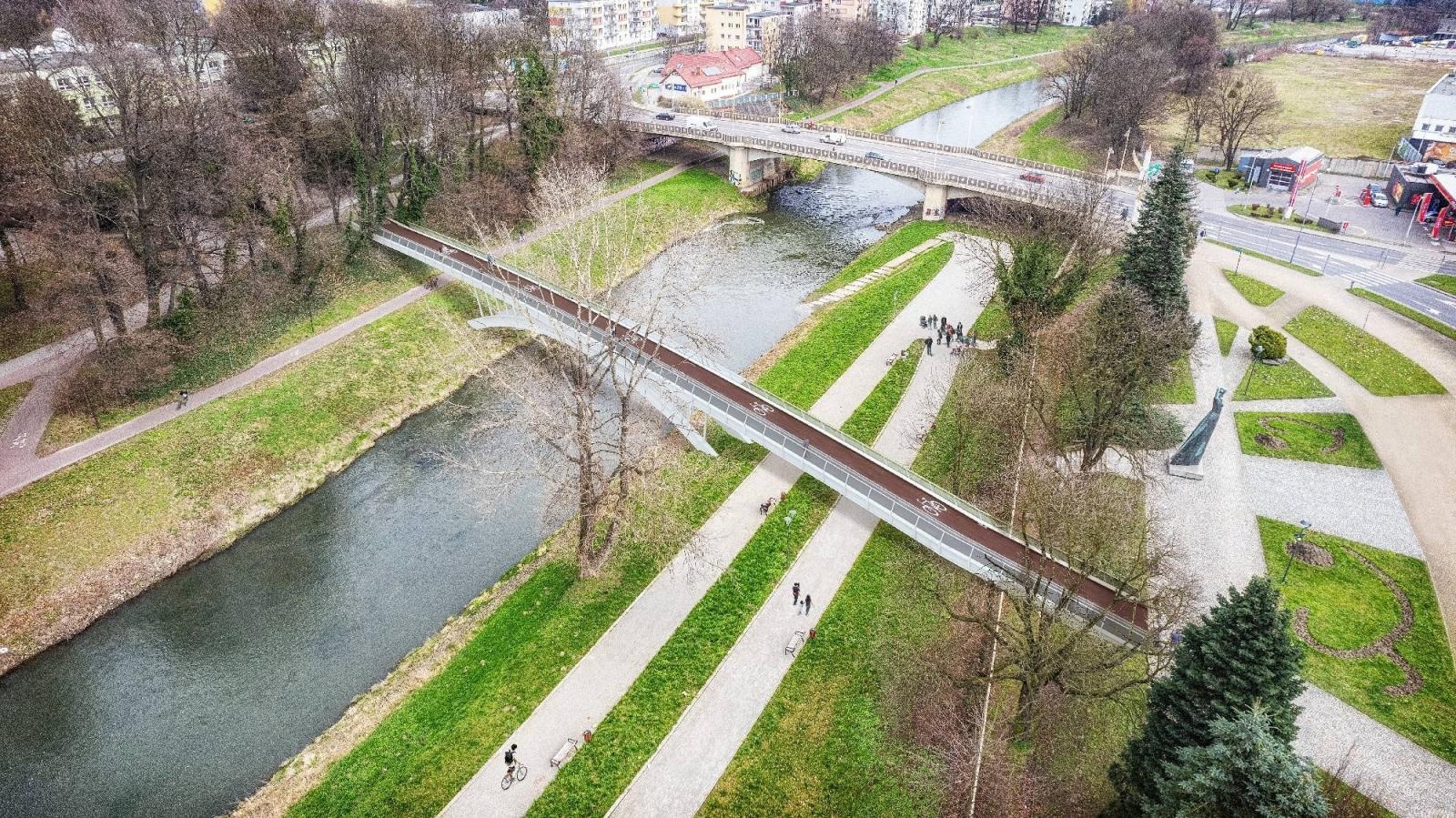 Zdjęcie w galerii na portalu naszraciborz.pl: Włodarze pokazali kolejne wizualizacje, tym razem kładki nad Odrą wiadomości z regionu