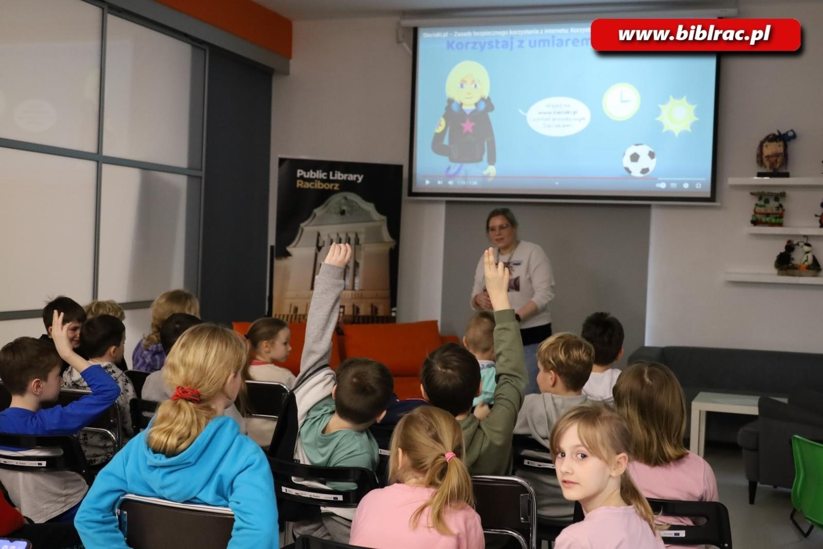 Zdjęcie w galerii na portalu naszraciborz.pl: Lekcje inne niż wszystkie w raciborskiej bibliotece wiadomości z regionu