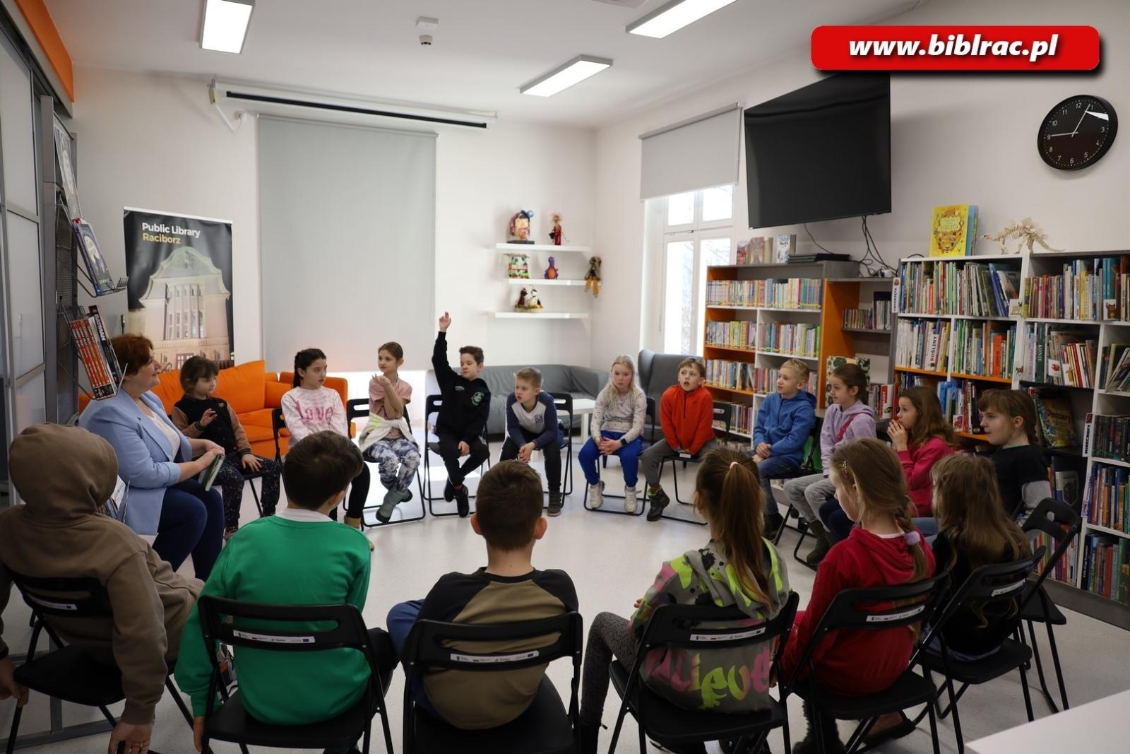 Zdjęcie w galerii na portalu naszraciborz.pl: Lekcje inne niż wszystkie w raciborskiej bibliotece wiadomości z regionu