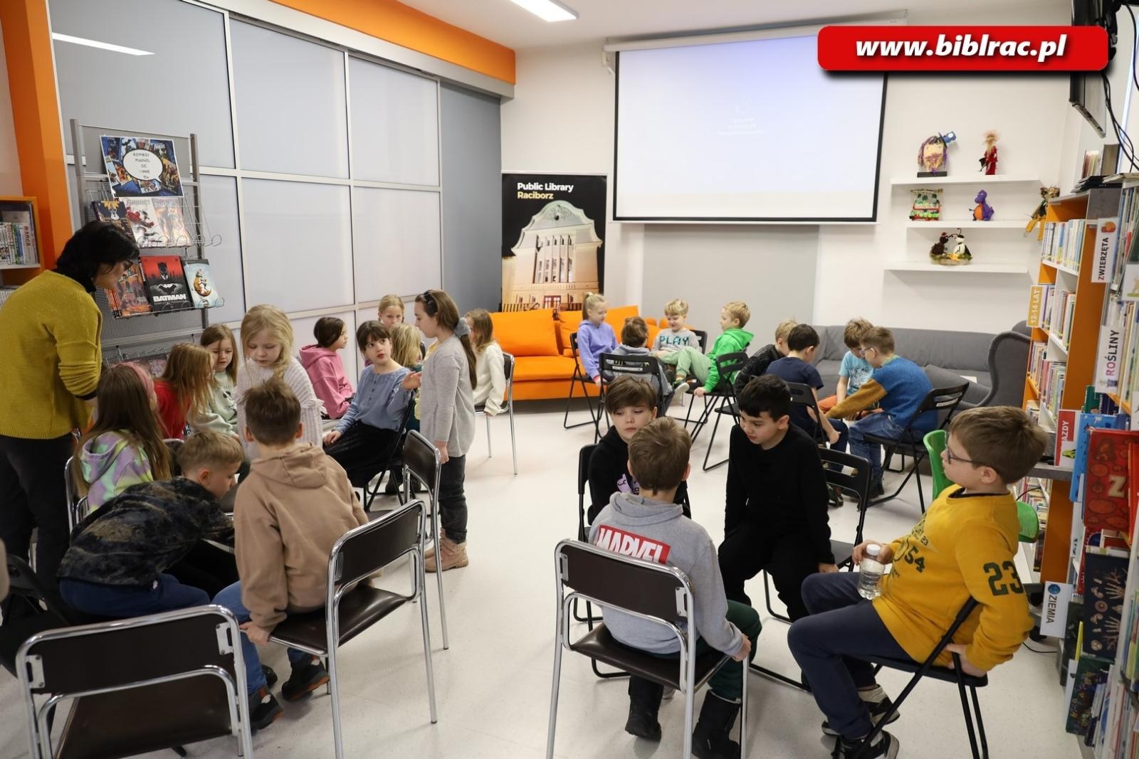 Zdjęcie w galerii na portalu naszraciborz.pl: Lekcje inne niż wszystkie w raciborskiej bibliotece wiadomości z regionu