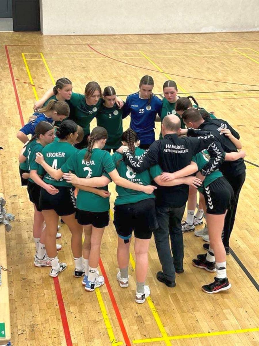 Zdjęcie w galerii na portalu naszraciborz.pl: Awans do rozgrywek szczebla centralnego pietrowickich szczypiornistek wiadomości z regionu