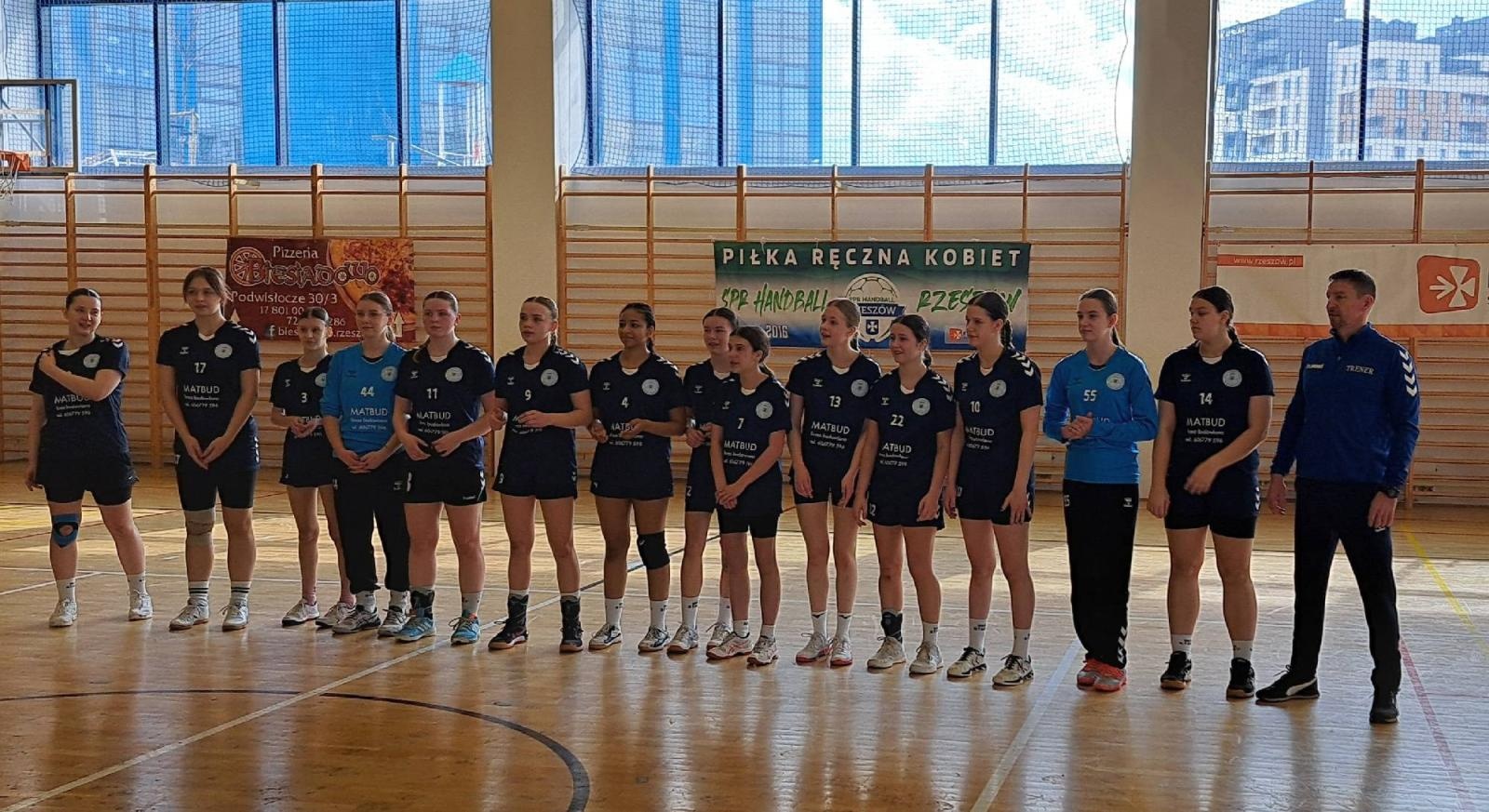 Zdjęcie w galerii na portalu naszraciborz.pl: Awans do rozgrywek szczebla centralnego pietrowickich szczypiornistek wiadomości z regionu