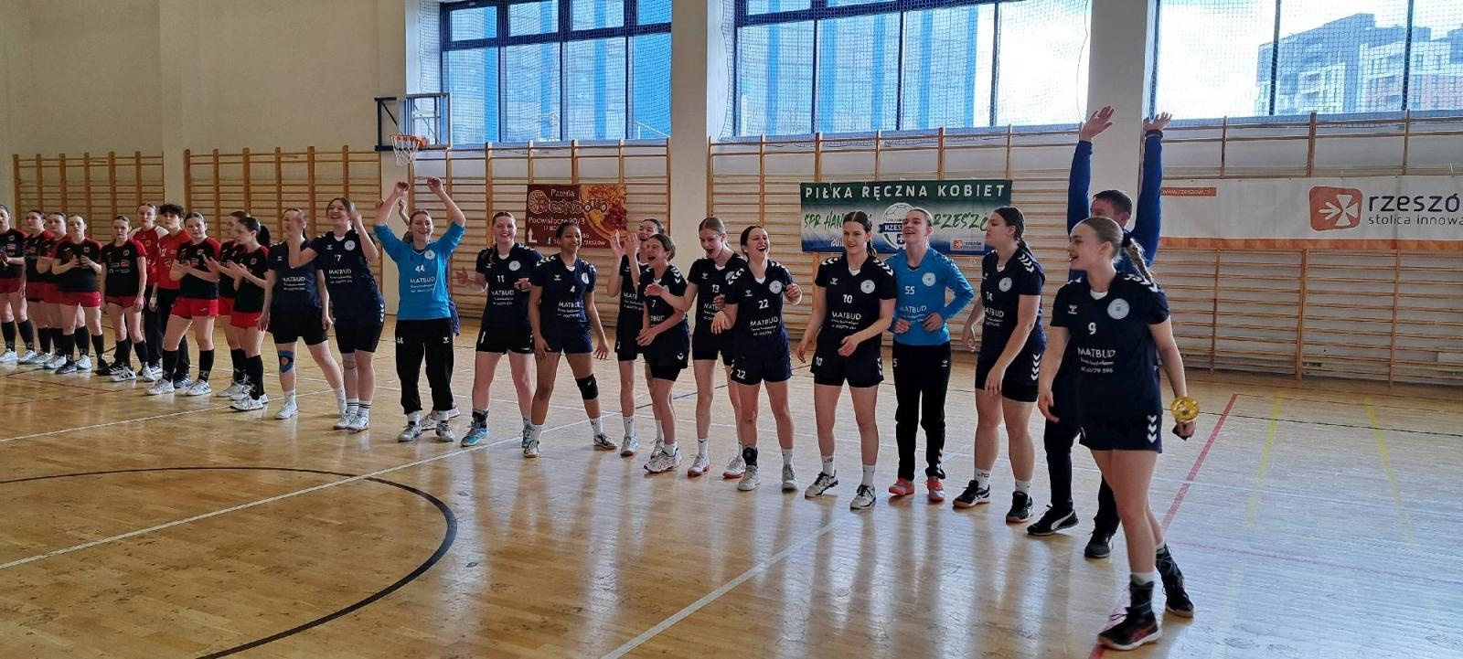 Zdjęcie w galerii na portalu naszraciborz.pl: Awans do rozgrywek szczebla centralnego pietrowickich szczypiornistek wiadomości z regionu