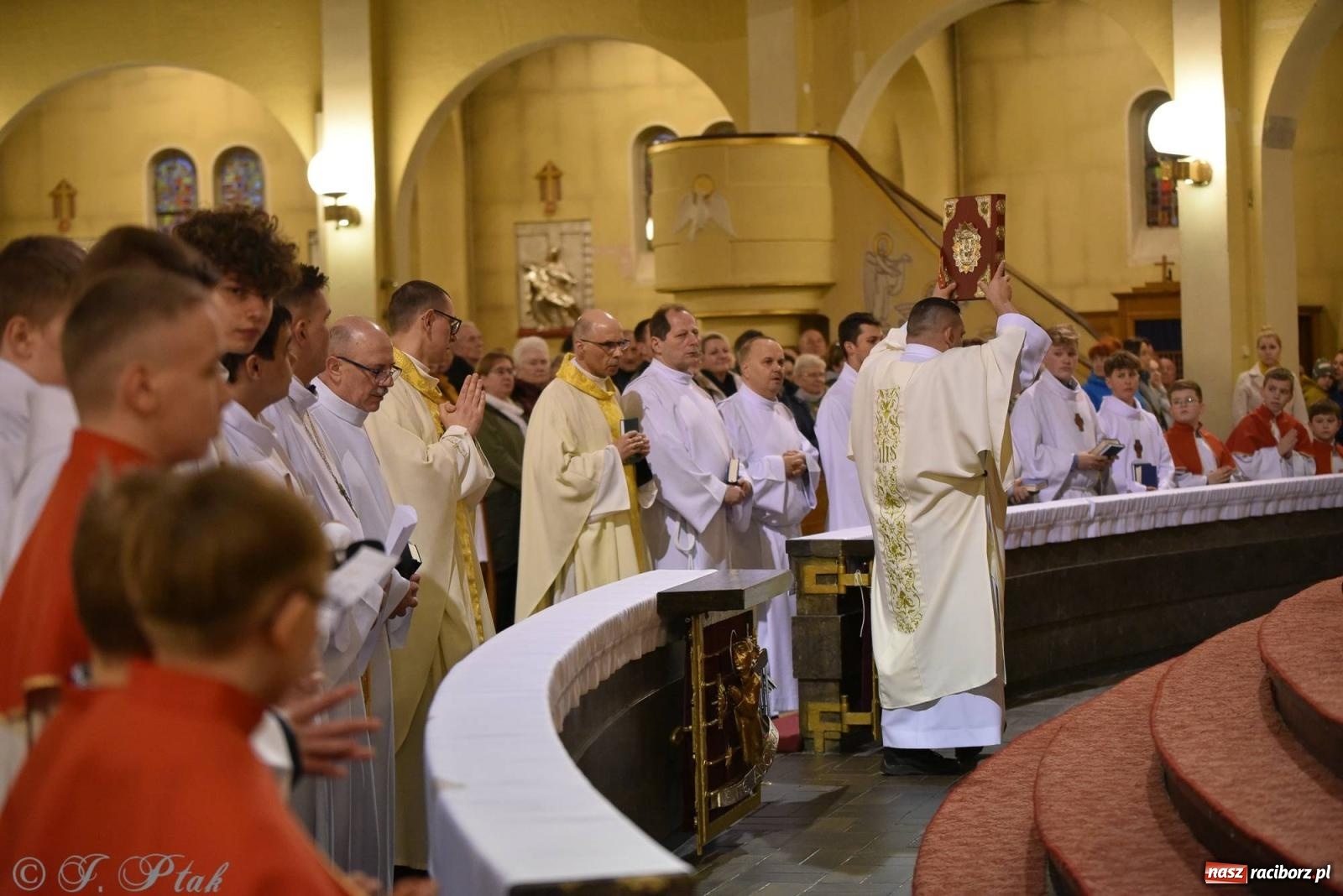 Zdjęcie w galerii na portalu naszraciborz.pl: Wielki Czwartek w raciborskich parafiach WNMP i NSPJ [FOTO i WIDEO] wiadomości z regionu