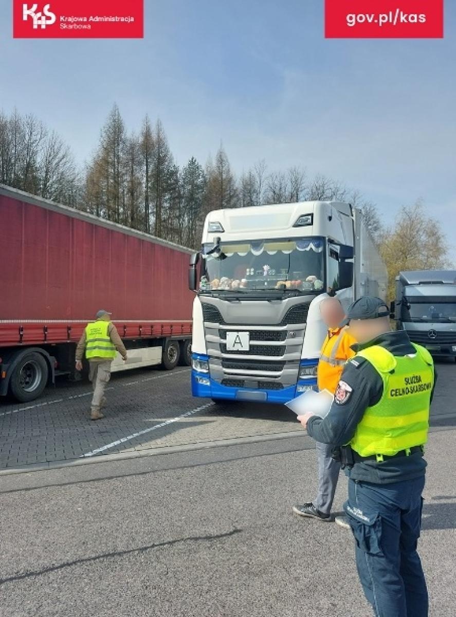 Zdjęcie w galerii na portalu naszraciborz.pl: Metal, guma i plastik zamiast aluminium. Nielegalny przewóz odpadów z Niemiec wiadomości z regionu