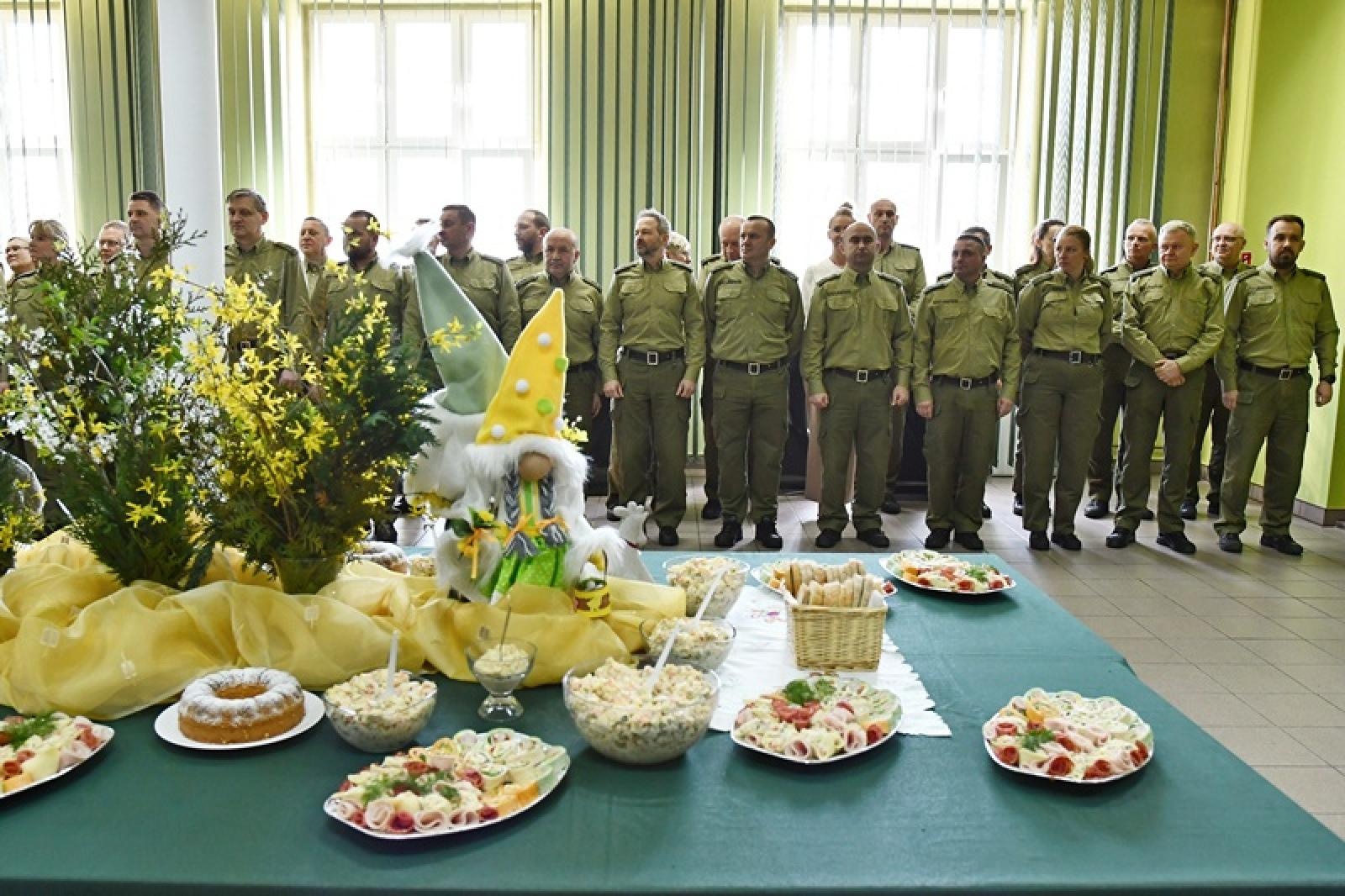 Zdjęcie w galerii na portalu naszraciborz.pl: Pierwsze spotkanie wielkanocne z nowym komendantem wiadomości z regionu