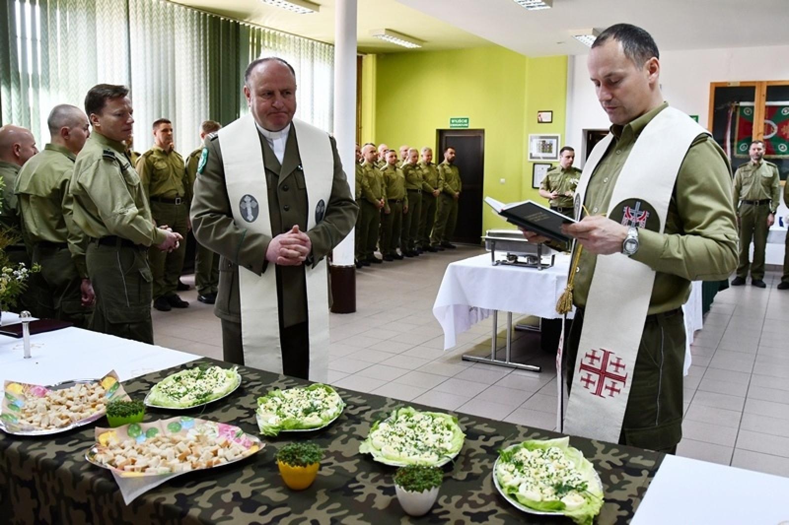 Zdjęcie w galerii na portalu naszraciborz.pl: Pierwsze spotkanie wielkanocne z nowym komendantem wiadomości z regionu