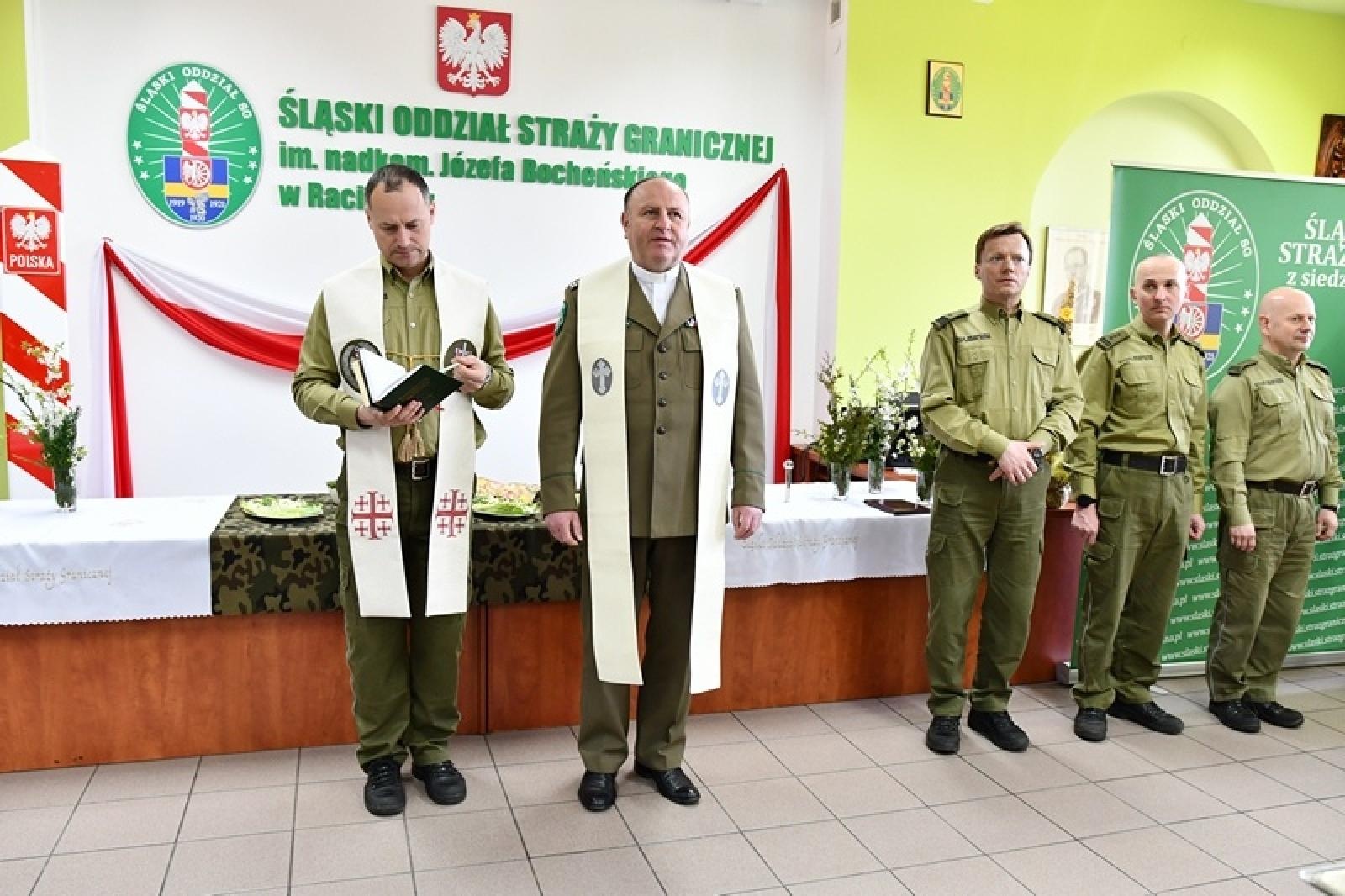 Zdjęcie w galerii na portalu naszraciborz.pl: Pierwsze spotkanie wielkanocne z nowym komendantem wiadomości z regionu