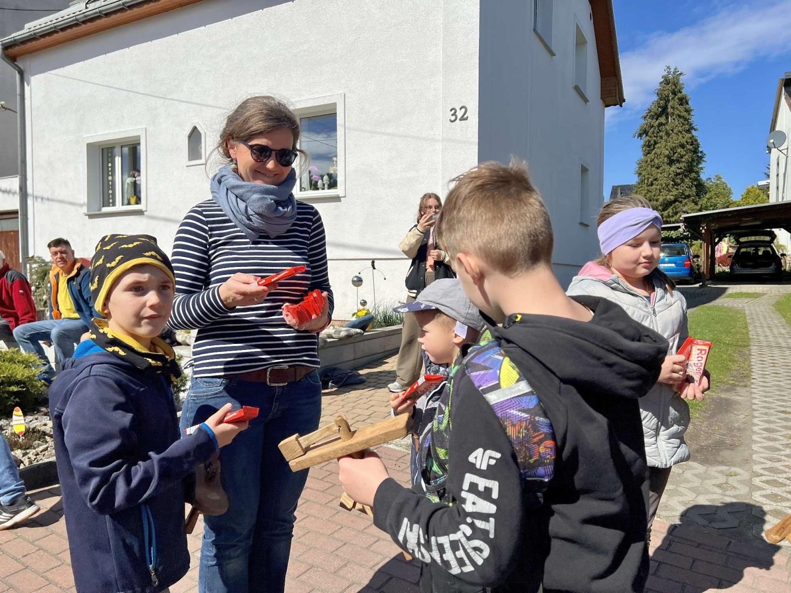 Zdjęcie w galerii na portalu naszraciborz.pl: Tradycja nie ginie. Wielkopiątkowe klekotanie w Sudole wiadomości z regionu
