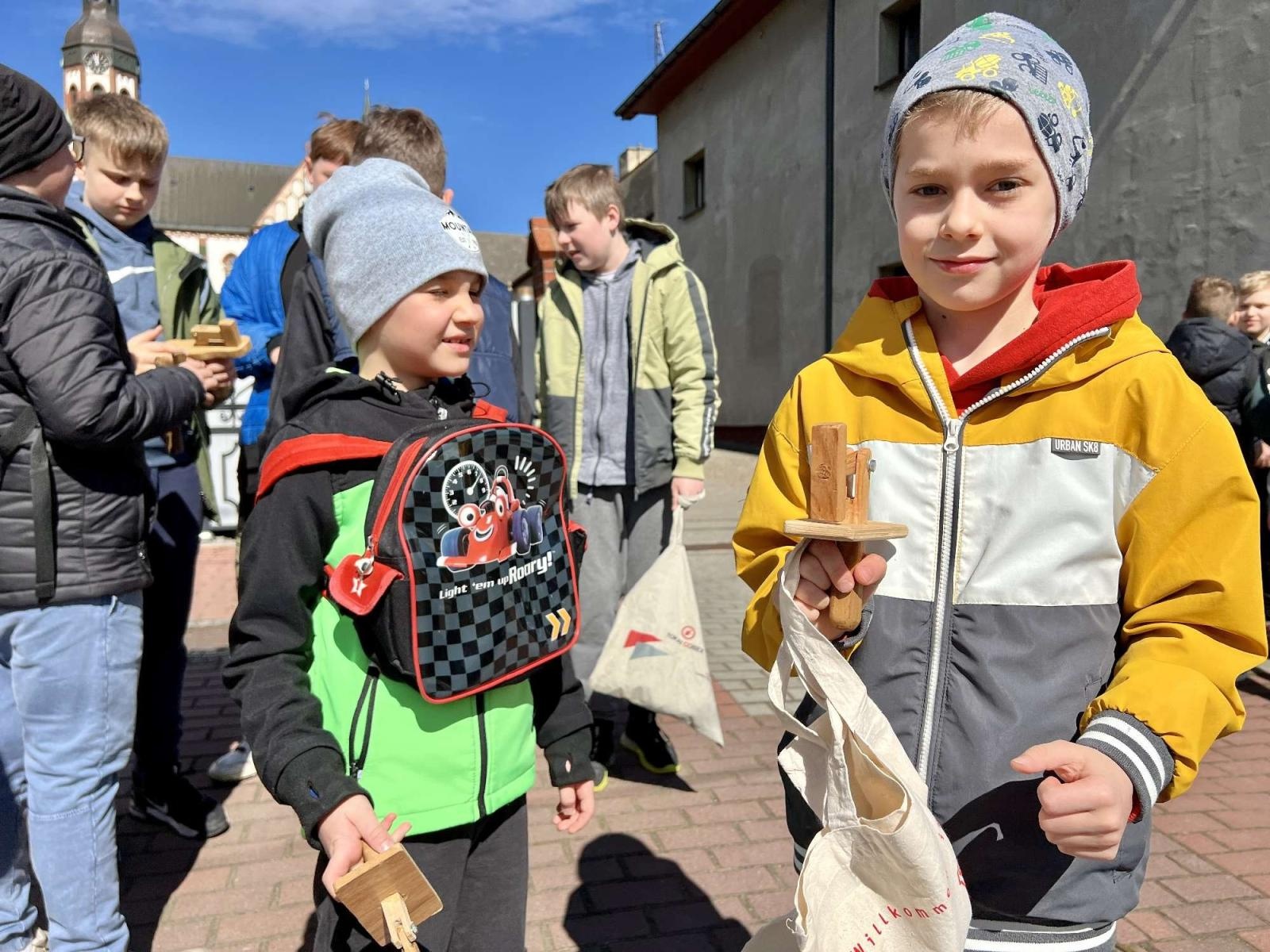 Zdjęcie w galerii na portalu naszraciborz.pl: Tradycja nie ginie. Wielkopiątkowe klekotanie w Sudole wiadomości z regionu