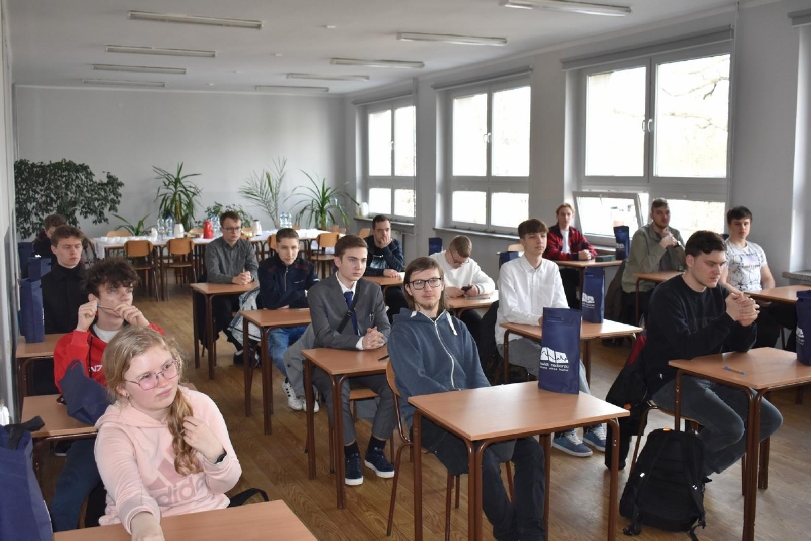 Zdjęcie w galerii na portalu naszraciborz.pl: Informatyczno-językowe zmagania w Mechaniku wiadomości z regionu