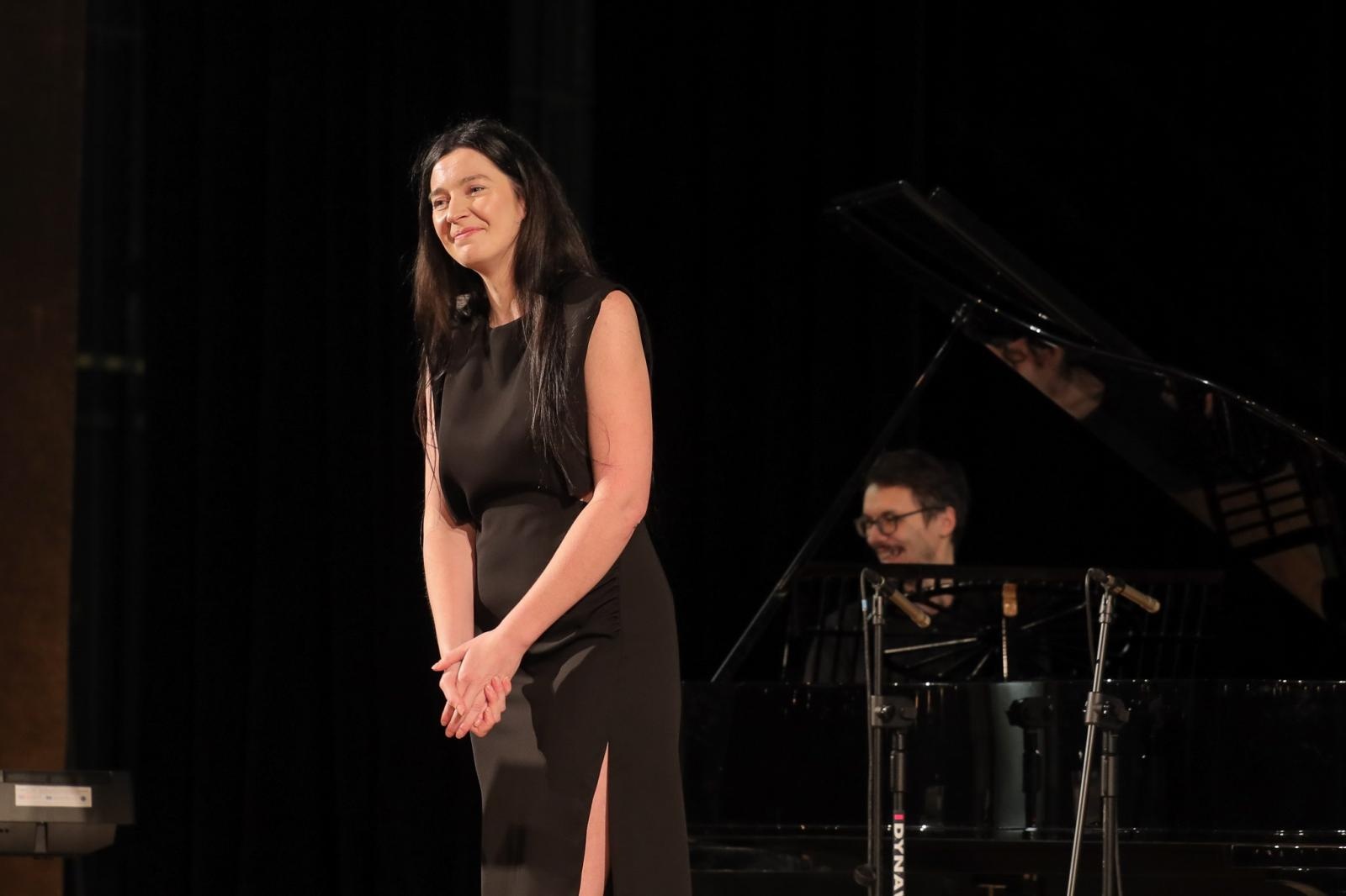 Zdjęcie w galerii na portalu naszraciborz.pl: Opera, musical i muzyka filmowa. Śpiew bohaterem marcowych koncertów umuzykalniających wiadomości z regionu