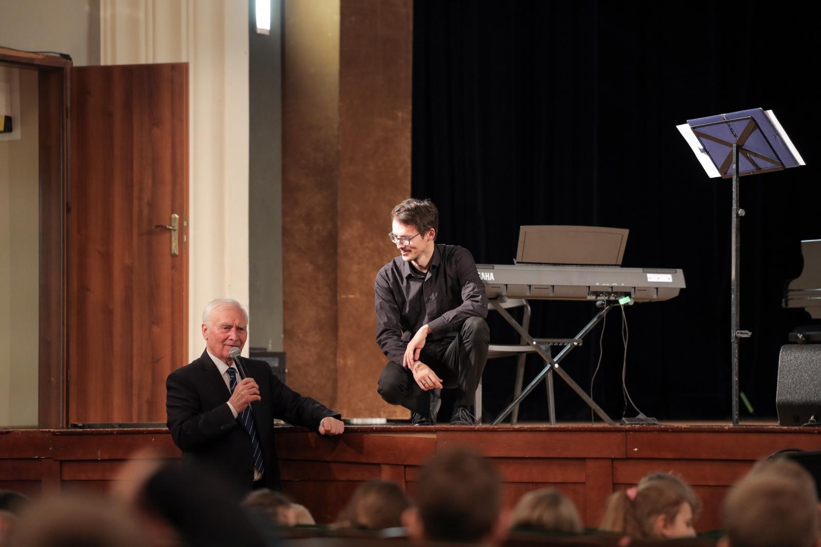 Zdjęcie w galerii na portalu naszraciborz.pl: Opera, musical i muzyka filmowa. Śpiew bohaterem marcowych koncertów umuzykalniających wiadomości z regionu